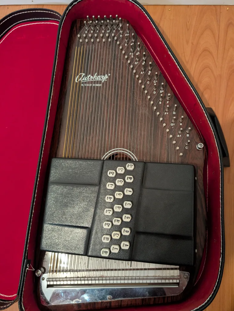 Oscar Schmidt 36 string Autoharp w/ Case thumbnail