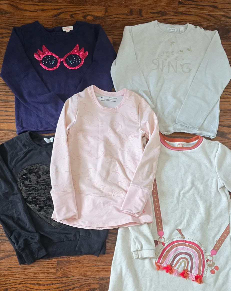 set of 5 sweaters Kids size 8 thumbnail