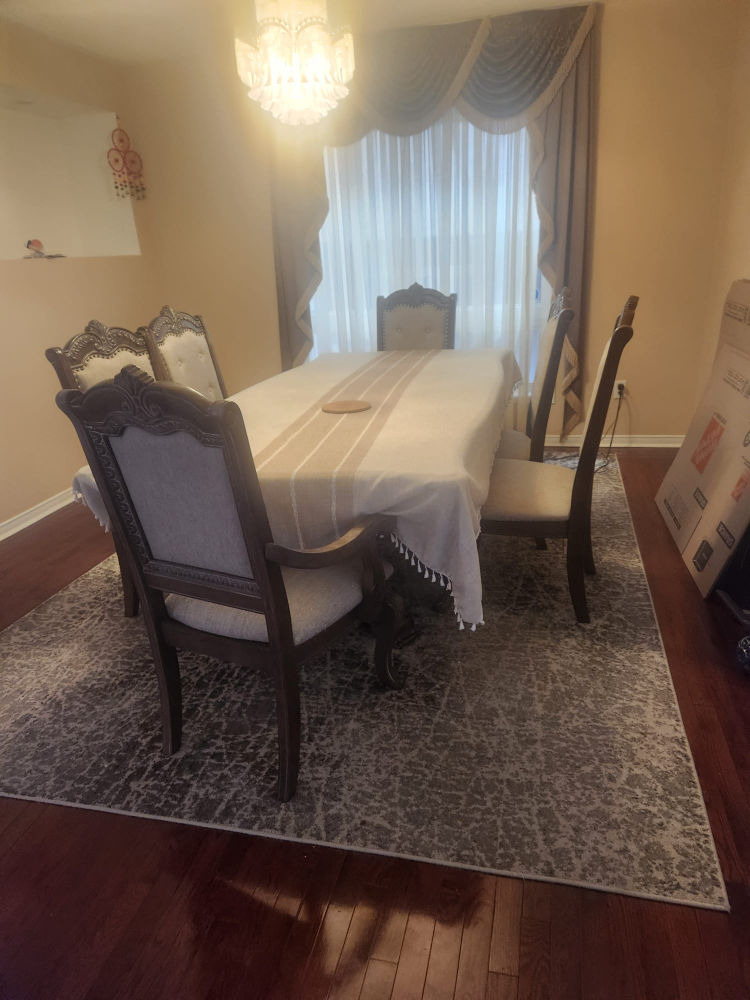 Dining Table with 6 Chairs & Rug moving sale