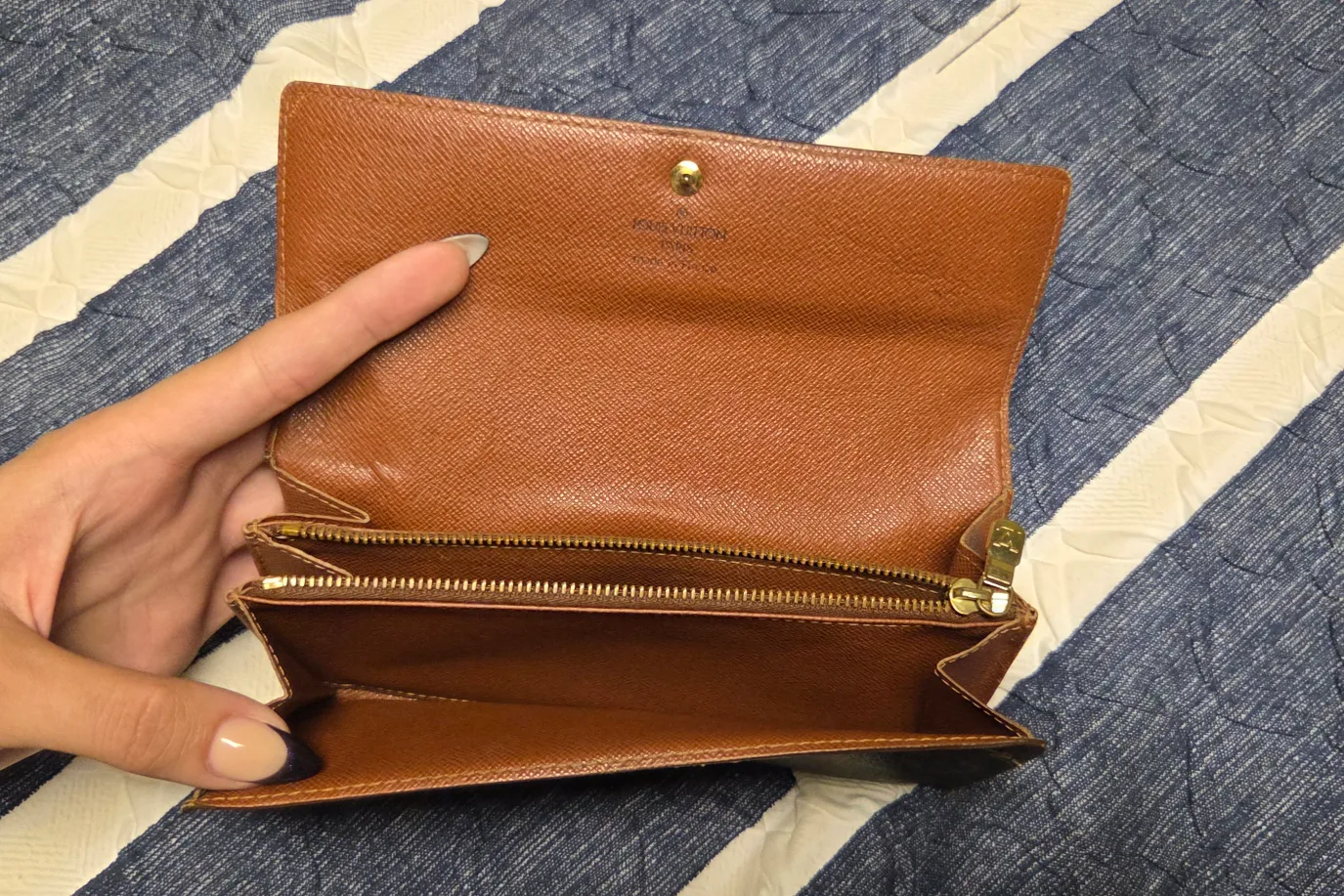 Authentic Louis Vuitton Sarah Wallet image indicator(4)