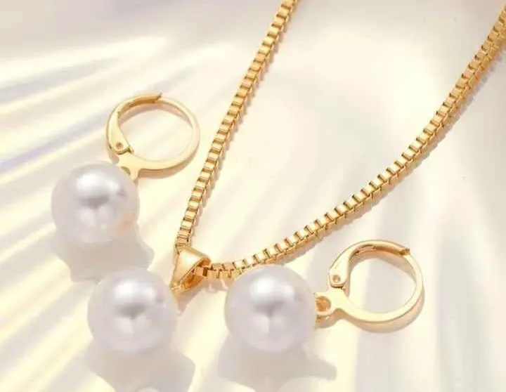 NEW Pearl Necklace & Earrings Set image indicator(4)