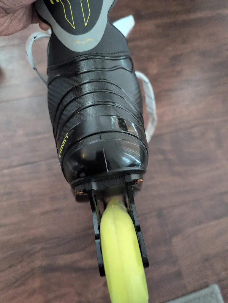 Vic Hockey T3 Inline Skates, Size US 7 image indicator(5)