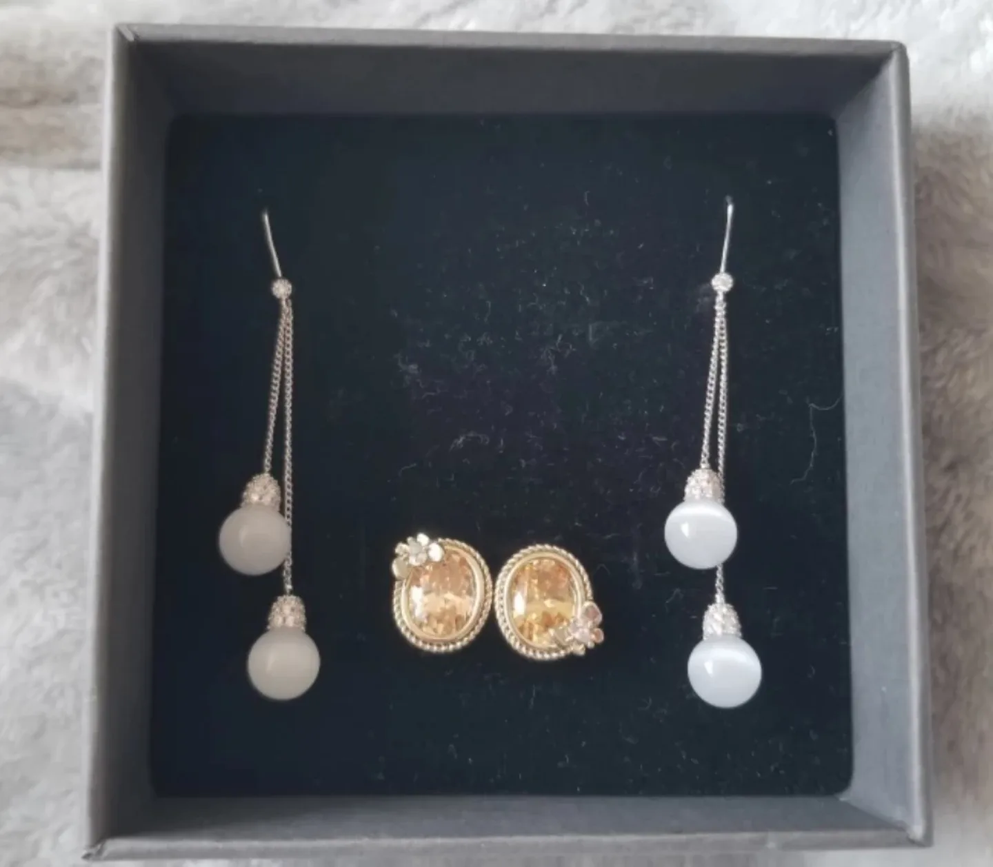 BNIB Earrings Set thumbnail