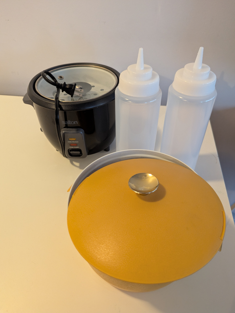 Assorted kitchenware - rice cooker and more