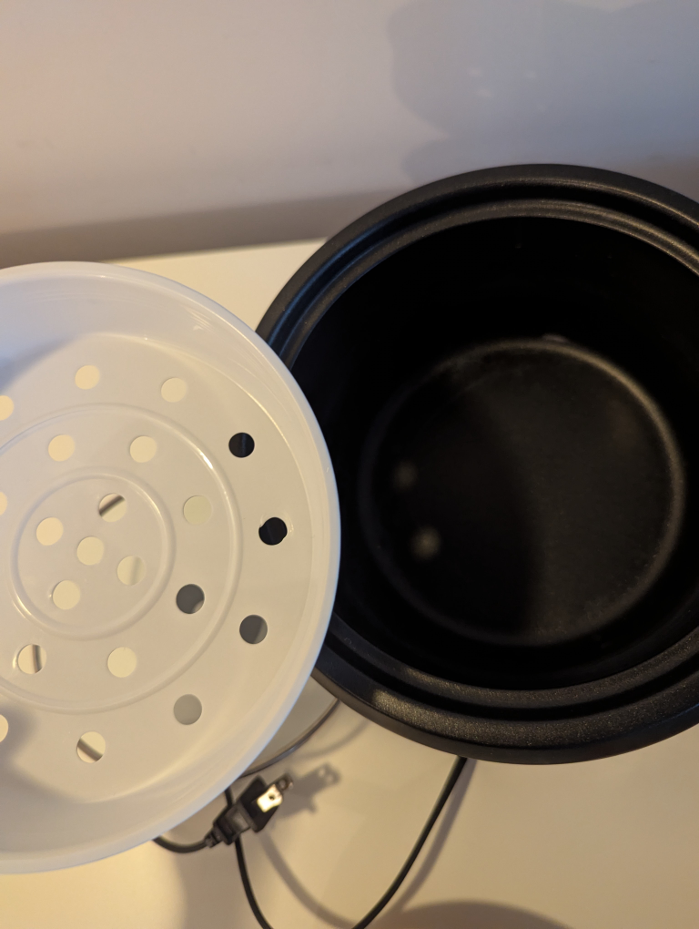 Assorted kitchenware - rice cooker and more - photo 3