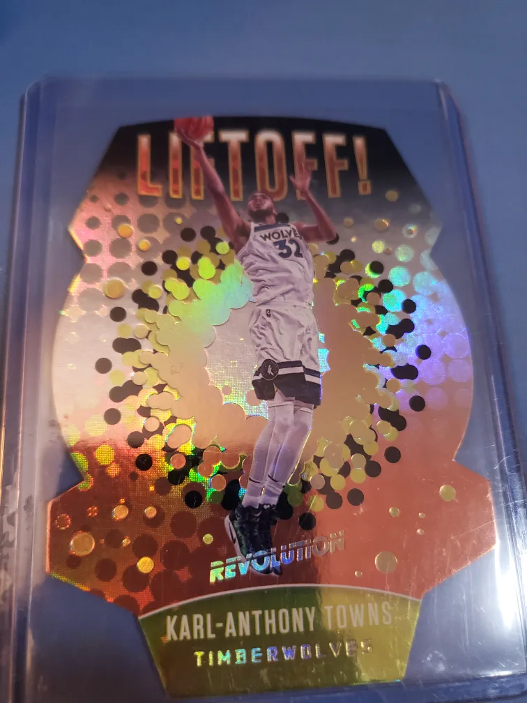 Karl Anthony-Towns 2017-18 Die-Cut SP Insert image indicator(2)