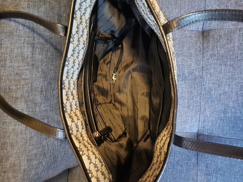 Michael Kors Tote Bag image indicator(2)