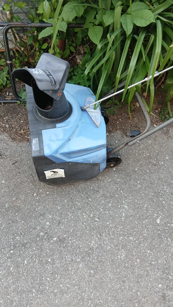 🍀🇨🇦 Electric Snow Thrower image indicator(2)