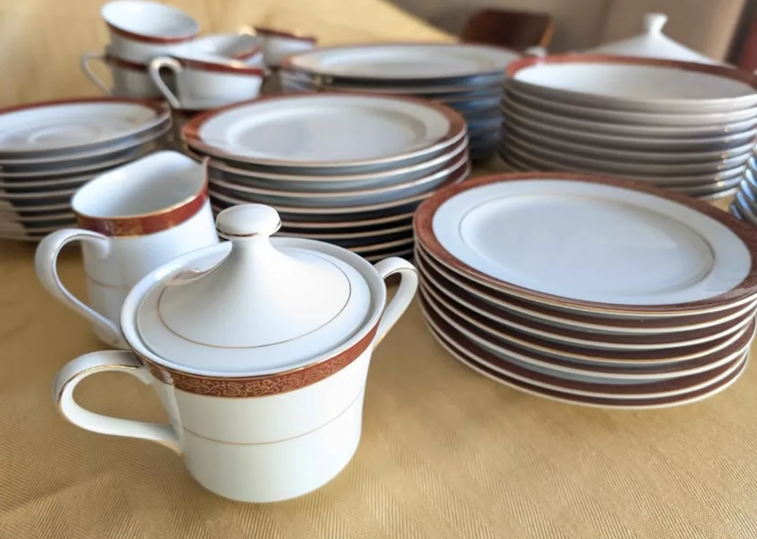 Chinaware Set ~ Crown Empire Fine China ~ Empress Pattern image indicator(7)