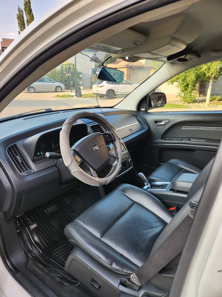 White Dodge Journey SUV - Used image indicator(6)