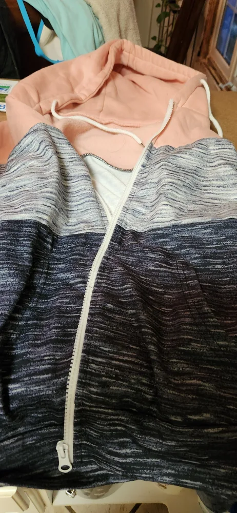 Hooded Zip-Up Sweater - Size M🇨🇦 thumbnail
