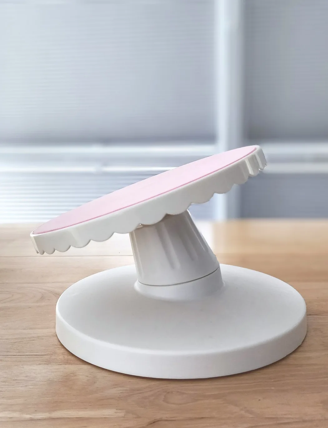 Tilting turntable top thumbnail