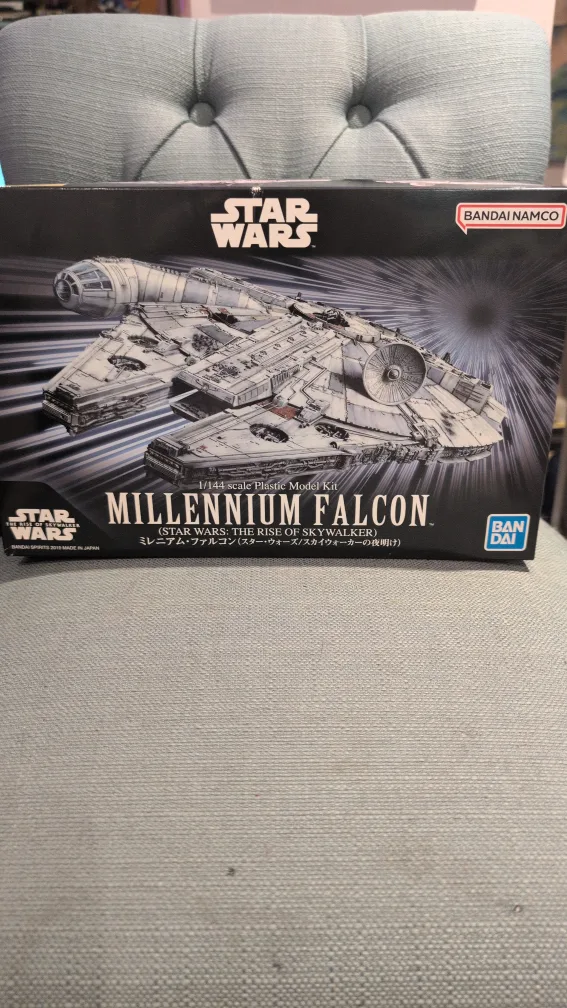 Bandai Star Wars Millennium Falcon 1/144 Model Kit thumbnail