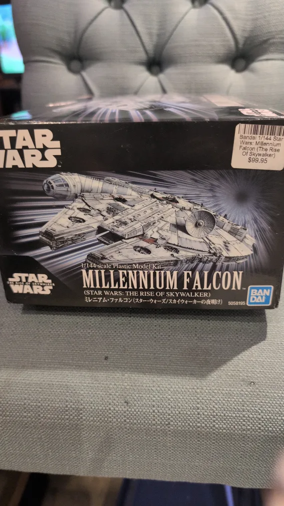 Bandai Star Wars Millennium Falcon 1/144 Model Kit image indicator(3)