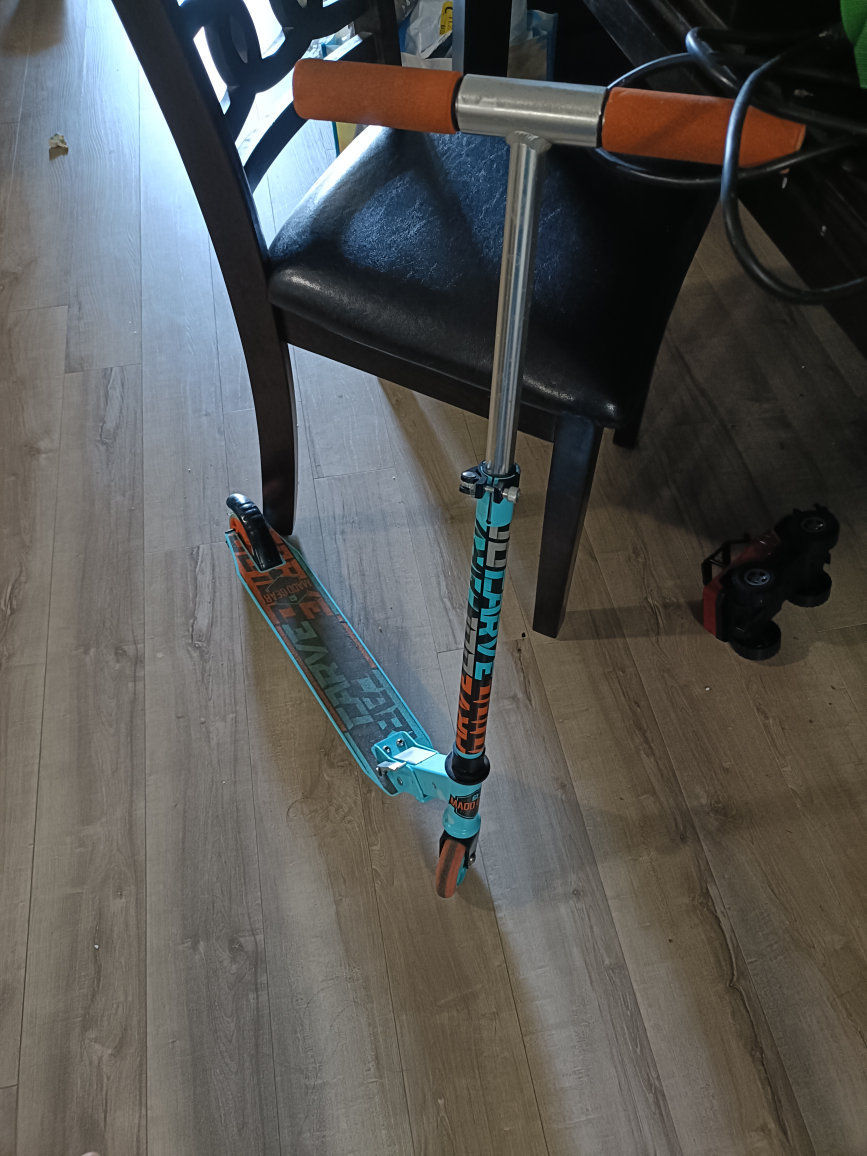Madd Gear Marvel Carve 100 Scooter