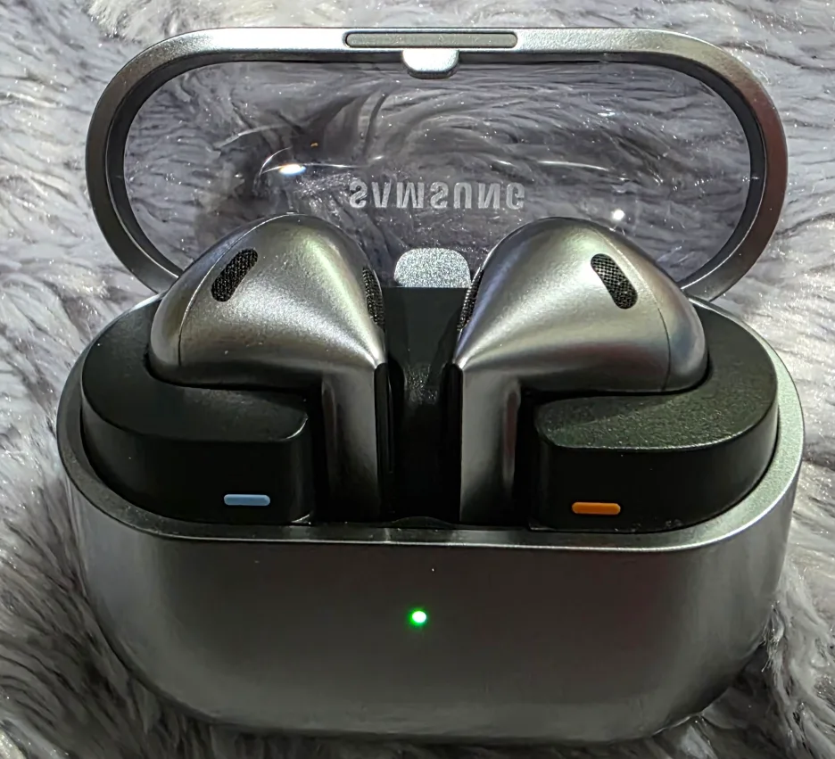 New With Box Samsung Galaxy Buds3 With New Carabiner Case thumbnail