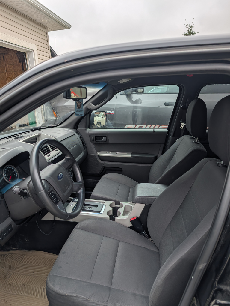2012 Ford Escape AWD - Black SUV - photo 3