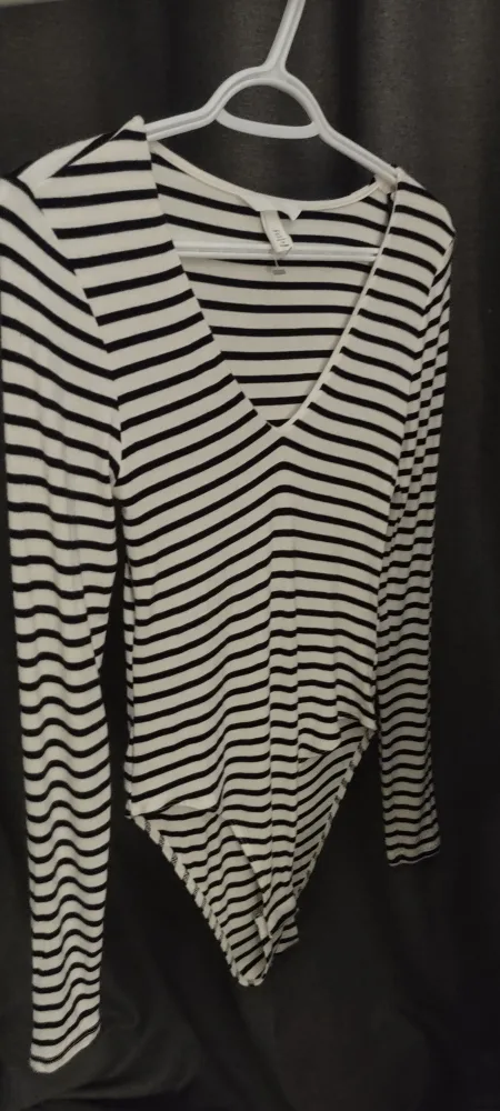 (NEW) H&M Striped Long Sleeve Bodysuit thumbnail