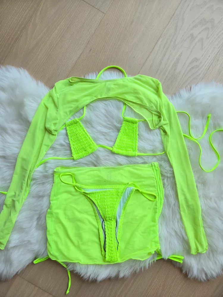 Neon Green 4-Piece Swimsuit Rave Set image indicator(7)