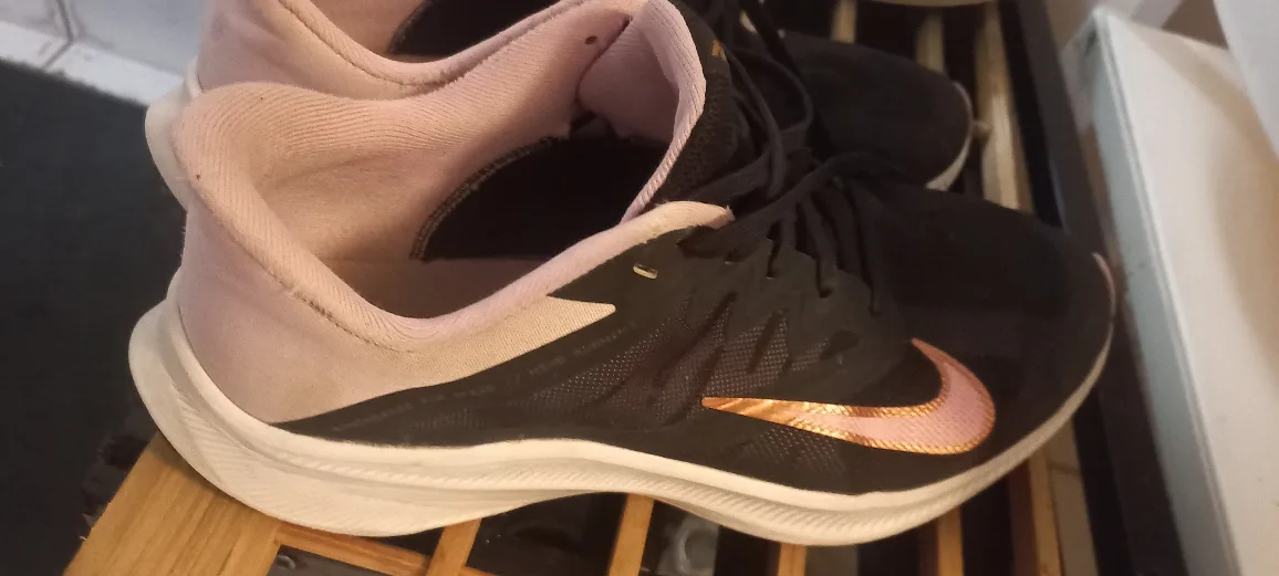 Nike Zoom Running Shoes, Black/Pink image indicator(4)