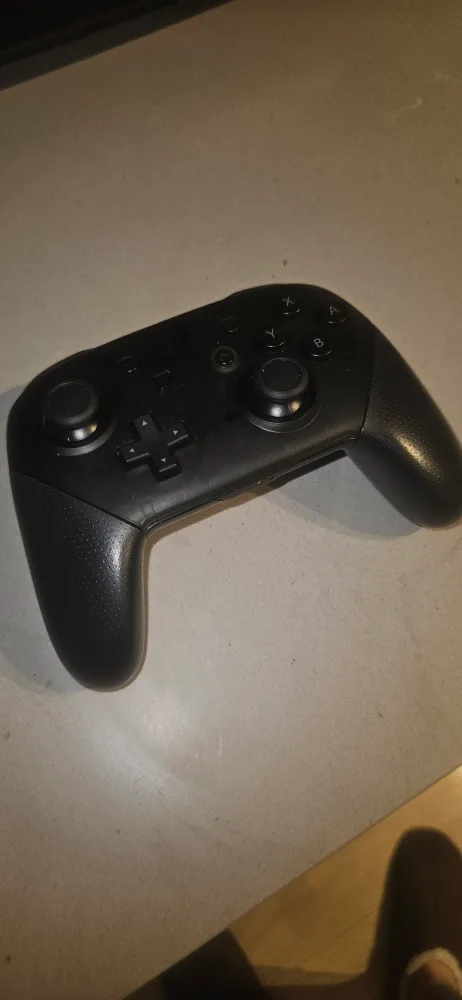 Nintendo Switch Pro Controller - Black thumbnail