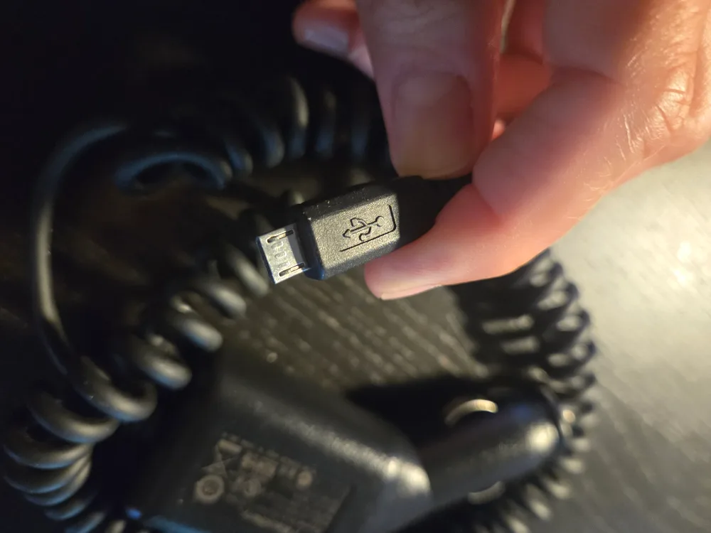 Blackberry CLA3887010 Car Charger image indicator(3)