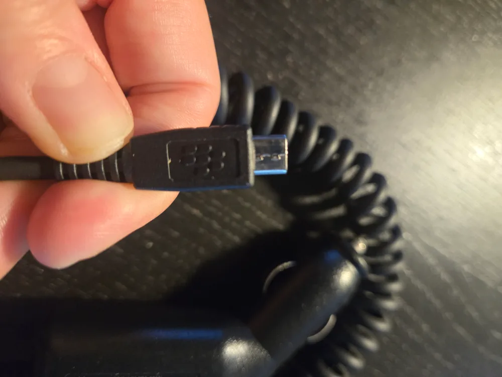 Blackberry CLA3887010 Car Charger image indicator(4)