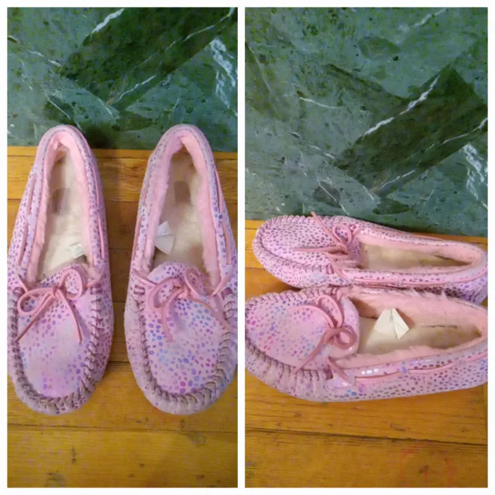 UGG Slippers thumbnail