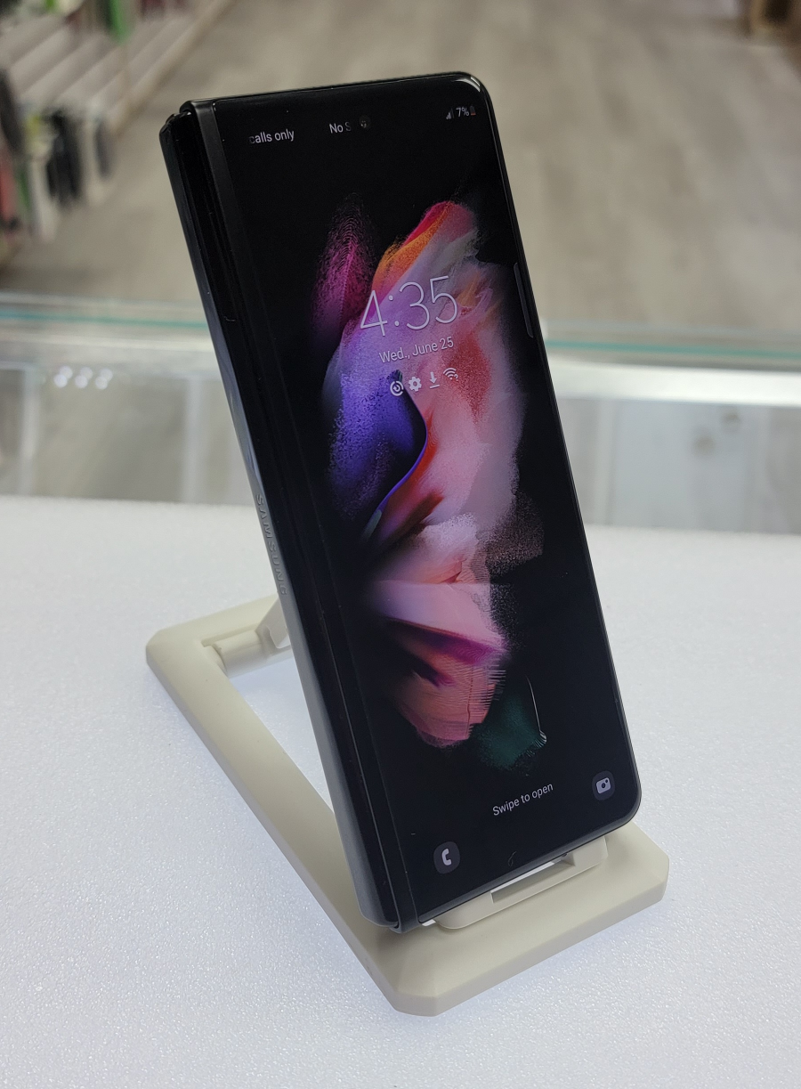 Like New! Samsung Galaxy Z Fold3 5G - 256GB - Unlocked!