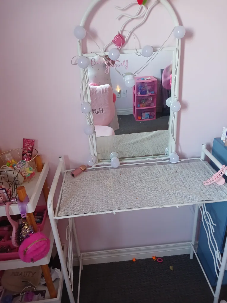 Kids Vanity Table with Mirror thumbnail