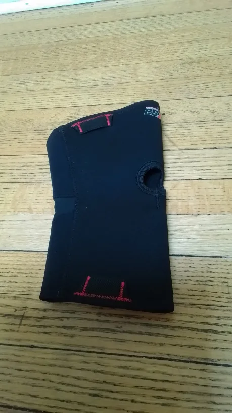 Champion CSX Knee Sleeve, Size M image indicator(3)