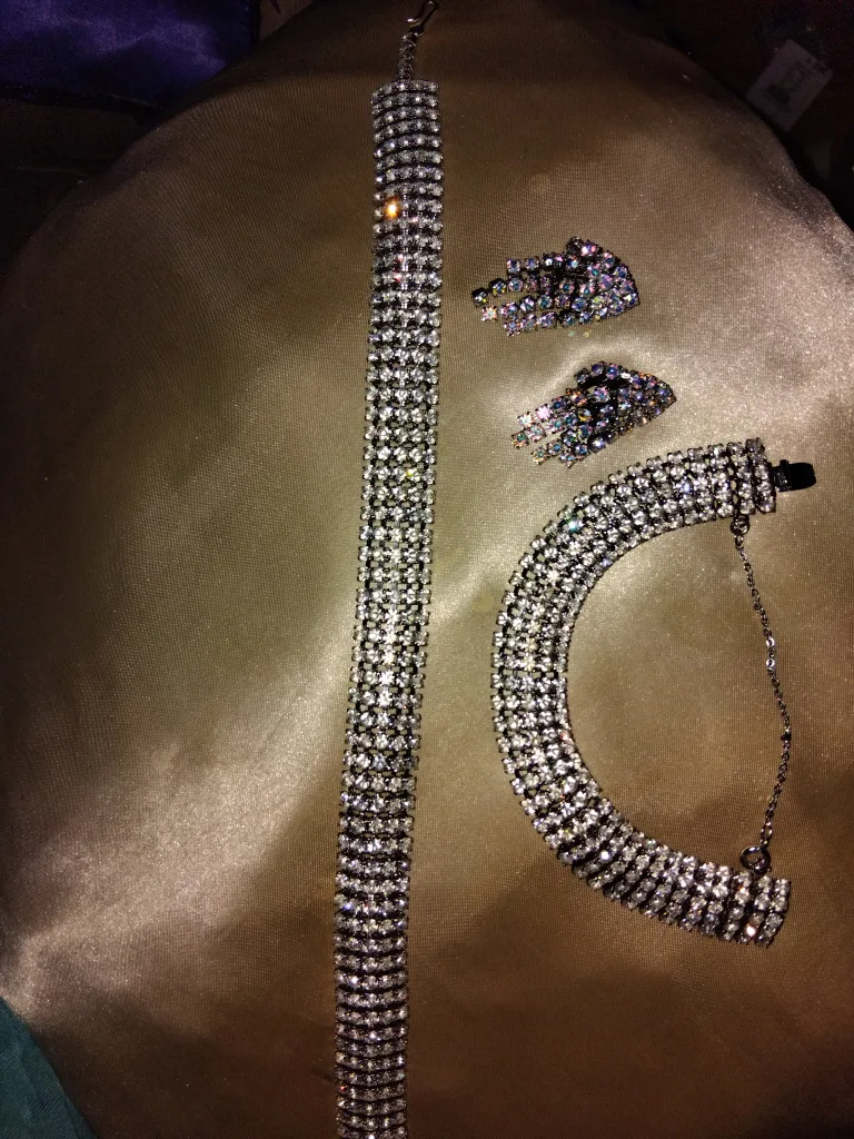 Rhinestone Jewellery Set: Necklace, Bracelet, Earrings image indicator(3)