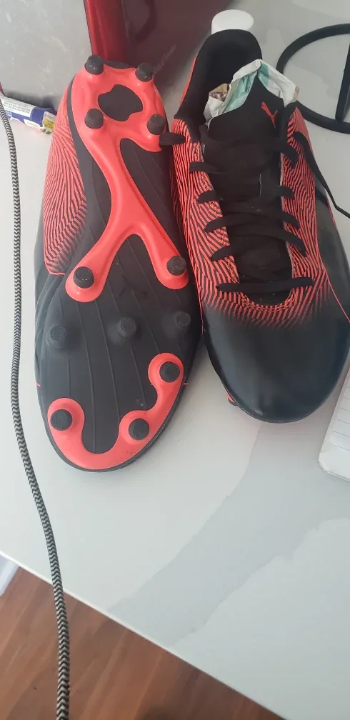 Puma Soccer Cleats - Black and Red image indicator(2)