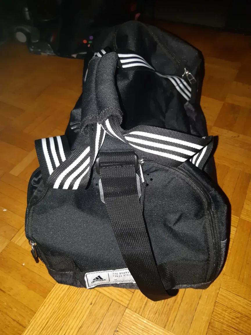 Adidas Duffel Bag 🇨🇦 image indicator(3)
