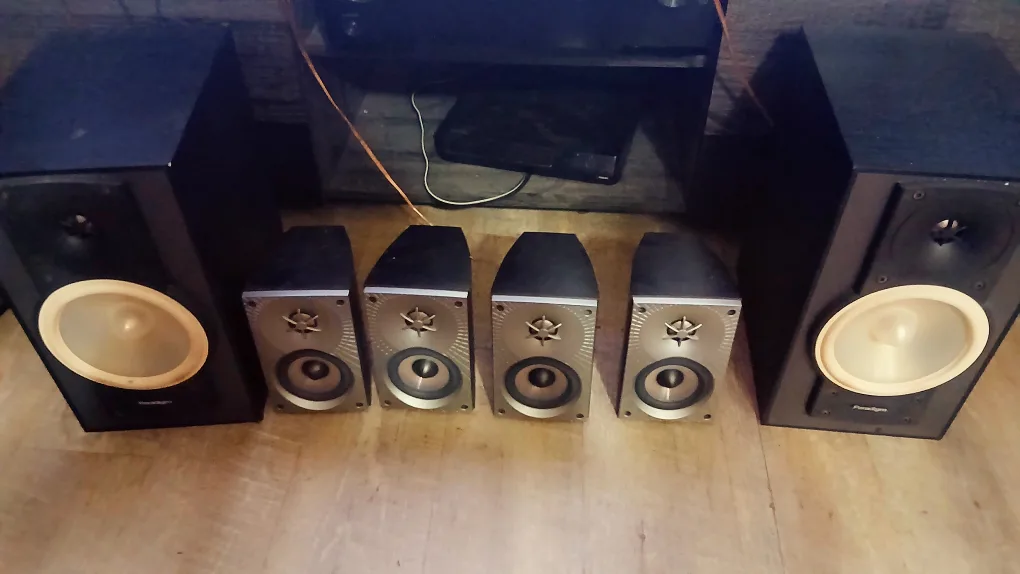 Paradigm Home Theatre Speaker Set thumbnail
