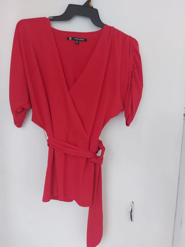 Elegant wrap around top red size small. thumbnail