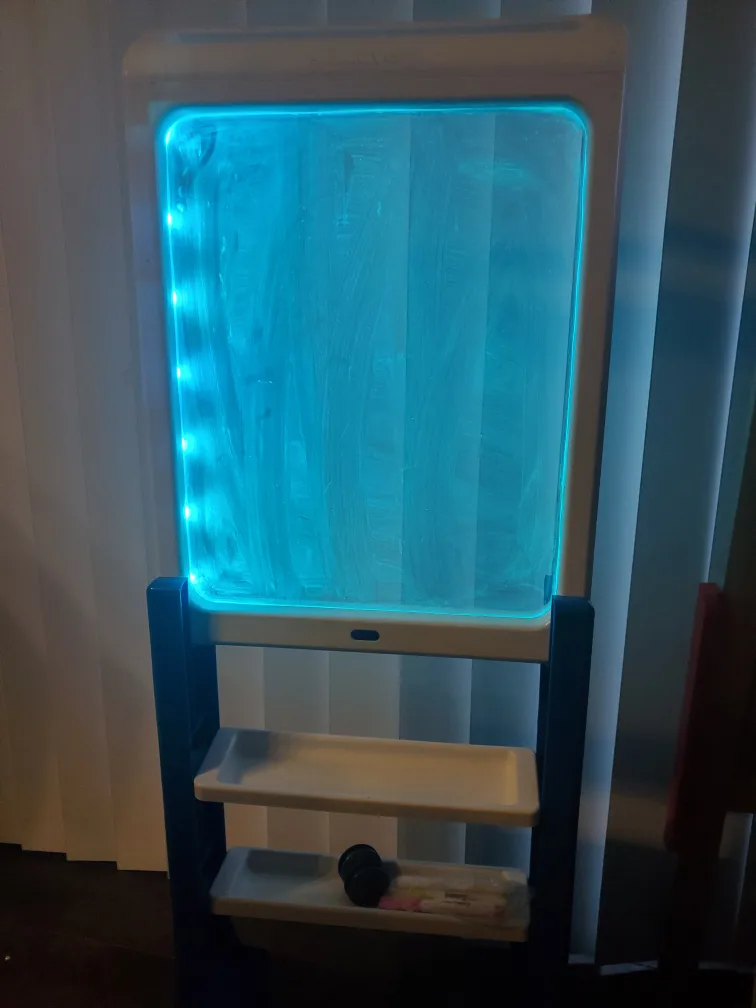 Light Up Kids Easel image indicator(6)