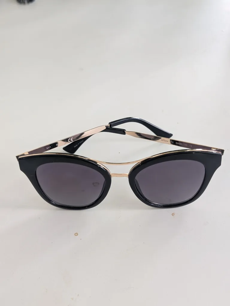Guess Black Sunglasses image indicator(3)
