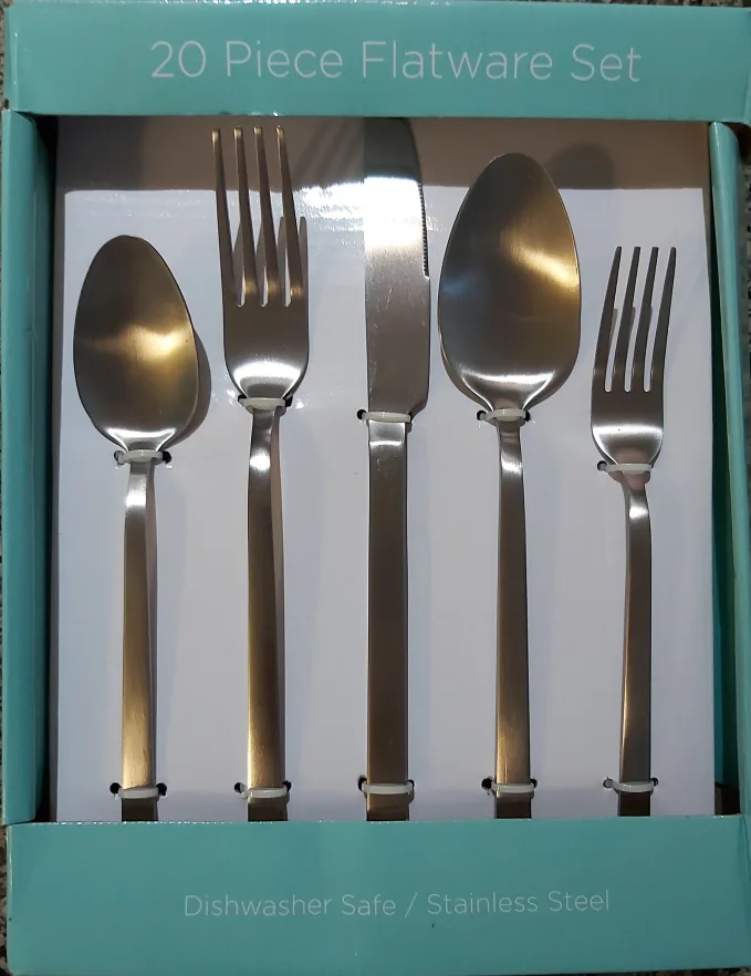 🇨🇦 New 20 Piece Flatware Set thumbnail
