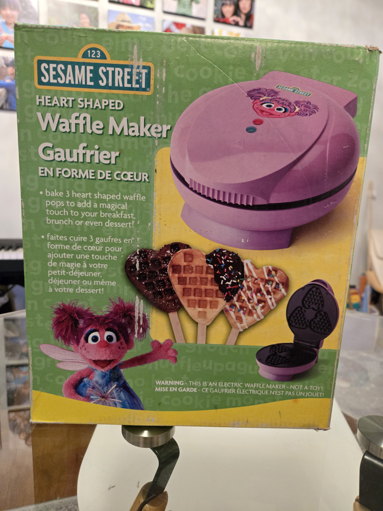 Sesame Street Heart Shaped Waffle Maker - photo 4