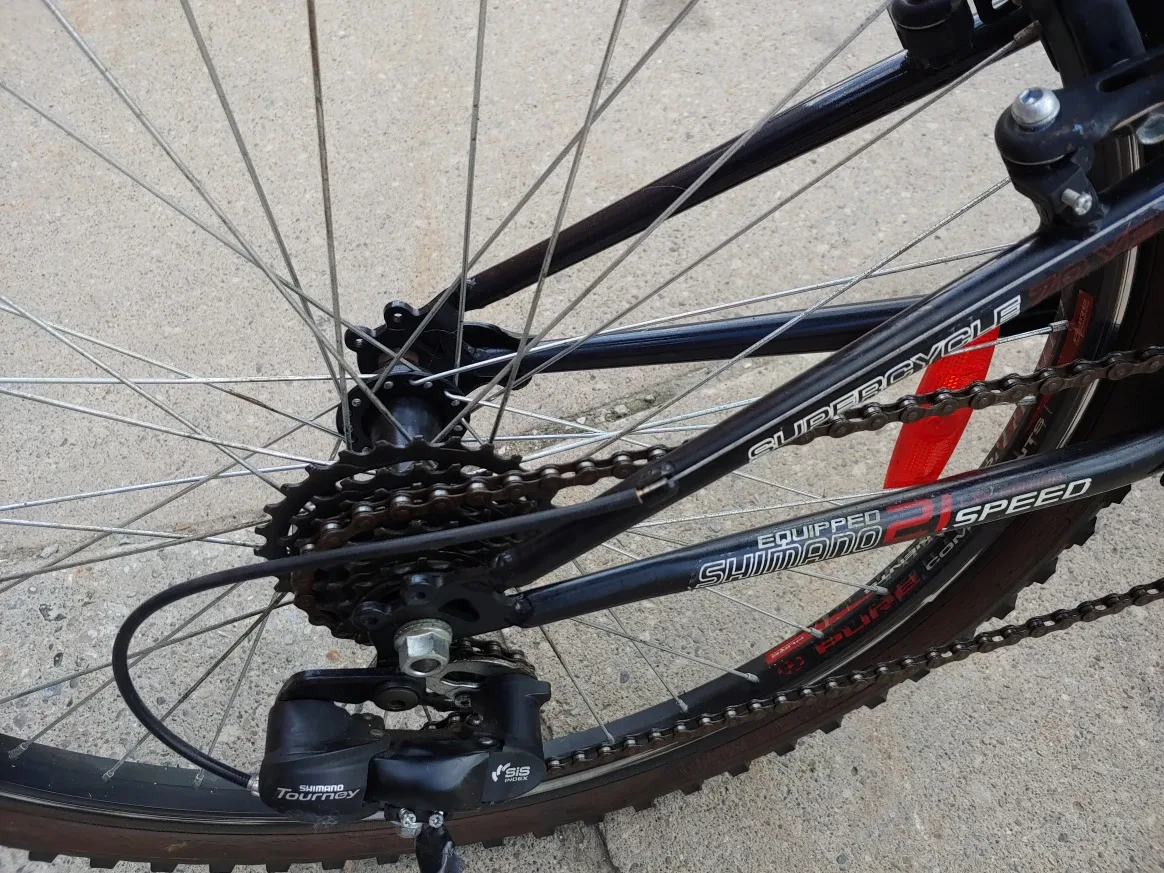 Mountain Bike, Bicycle, Shimano 21 Speed, 26in Wheels image indicator(7)