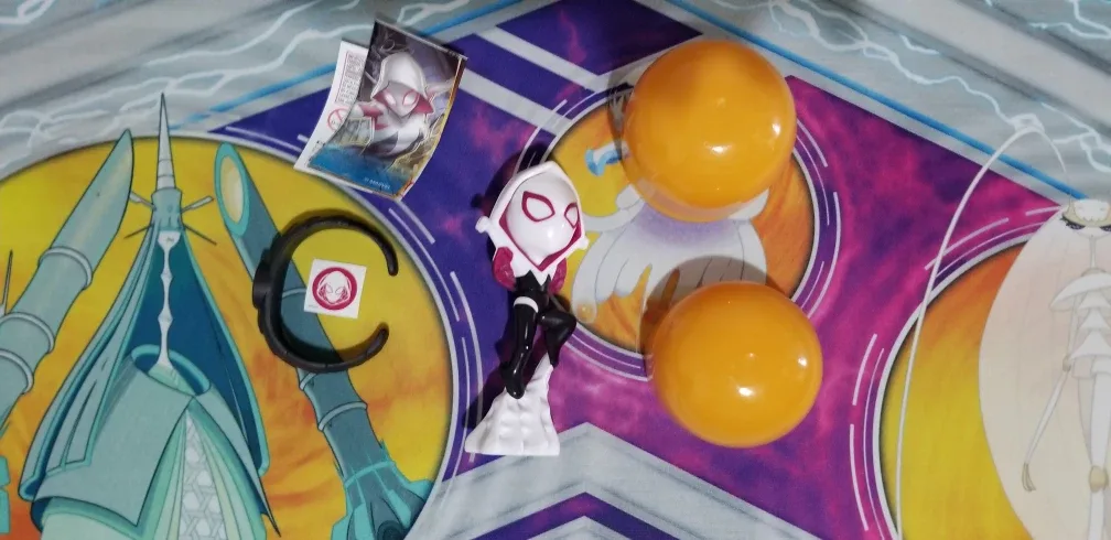 Spider-Gwen Kinder Surprise complete thumbnail