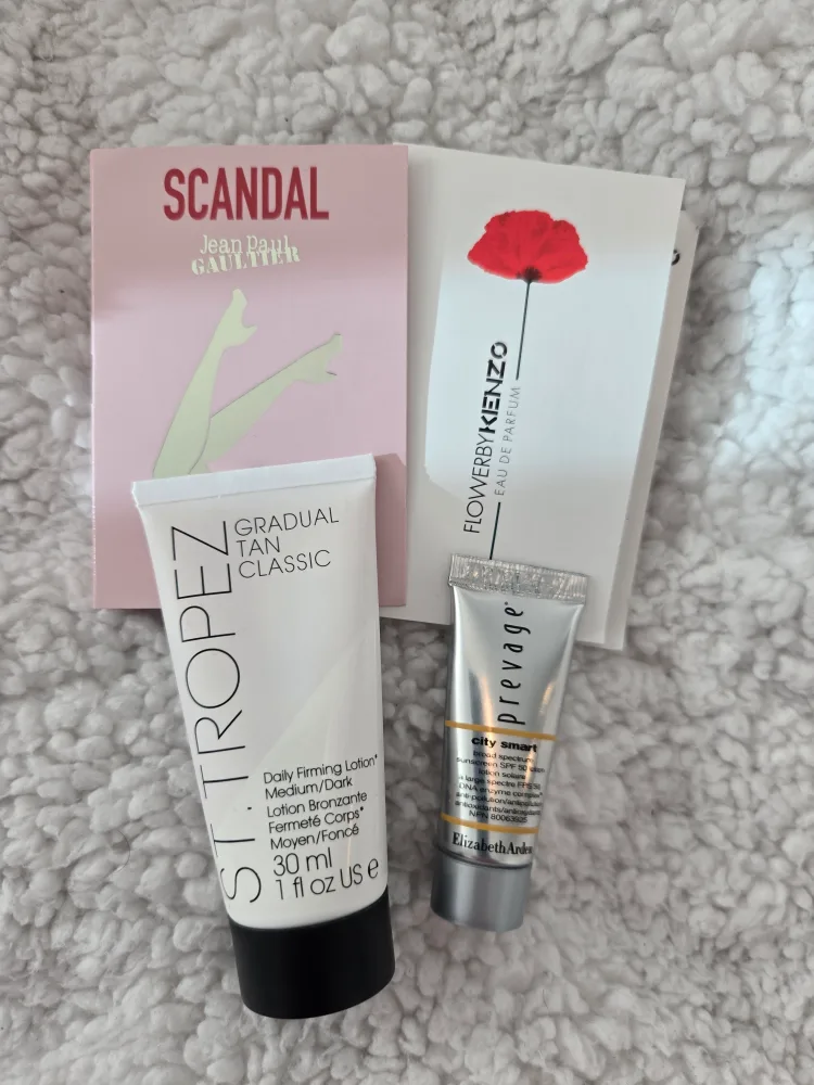 St. Tropez Gradual Tan Classic 30ml with some free gift thumbnail