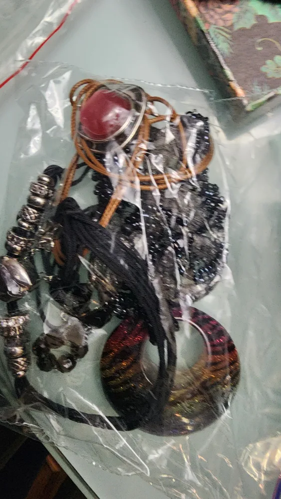 Assorted Bead/String Jewellery Lot image indicator(3)