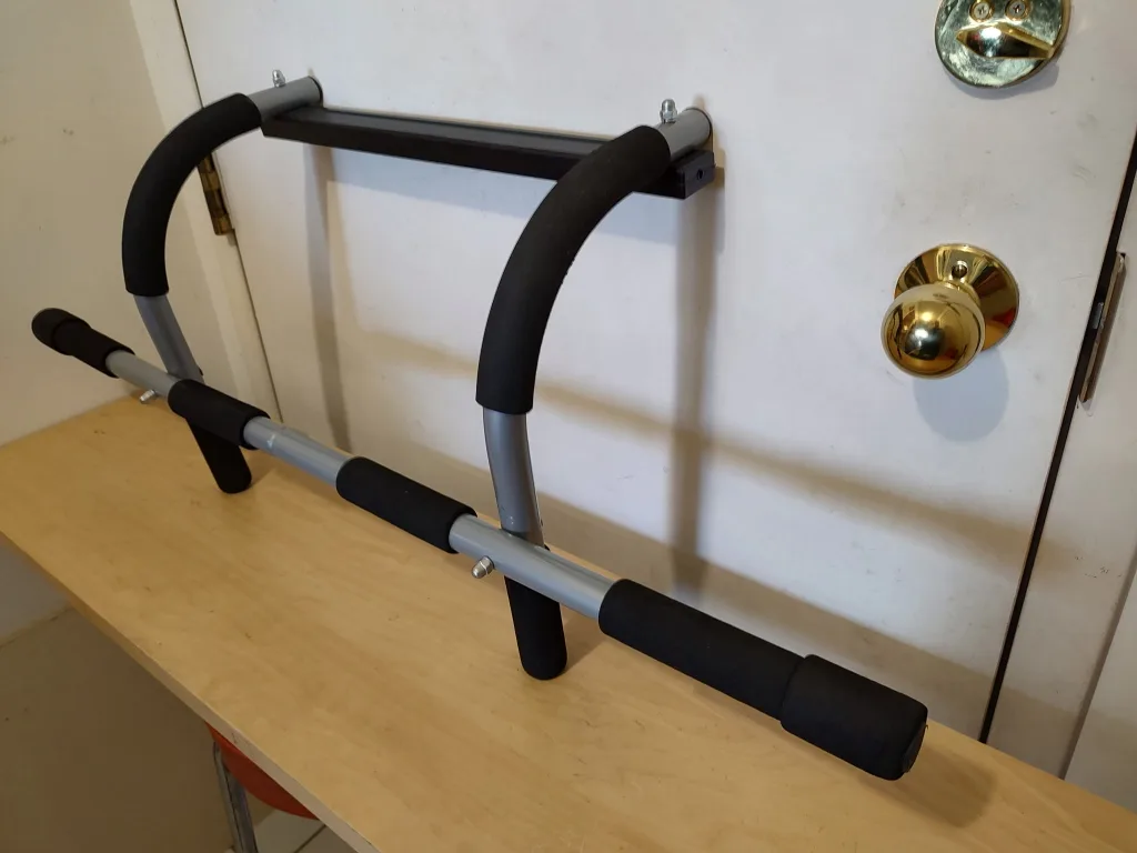 Selling Heavy Duty Pull Up Exercise Bar. image indicator(2)