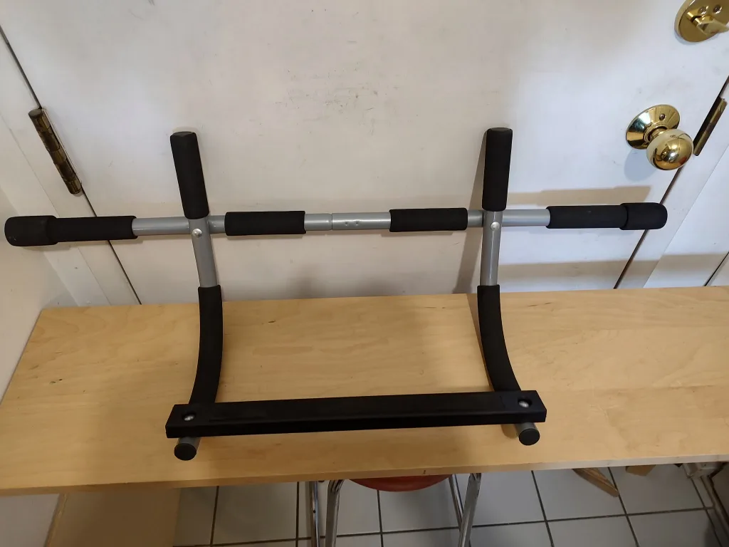 Selling Heavy Duty Pull Up Exercise Bar. image indicator(4)