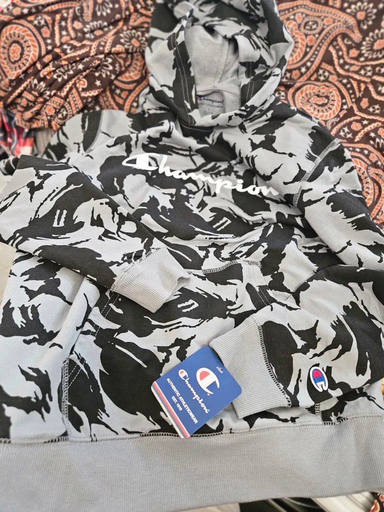 NEW Champion Hoodie - Size L - Grey Camo thumbnail