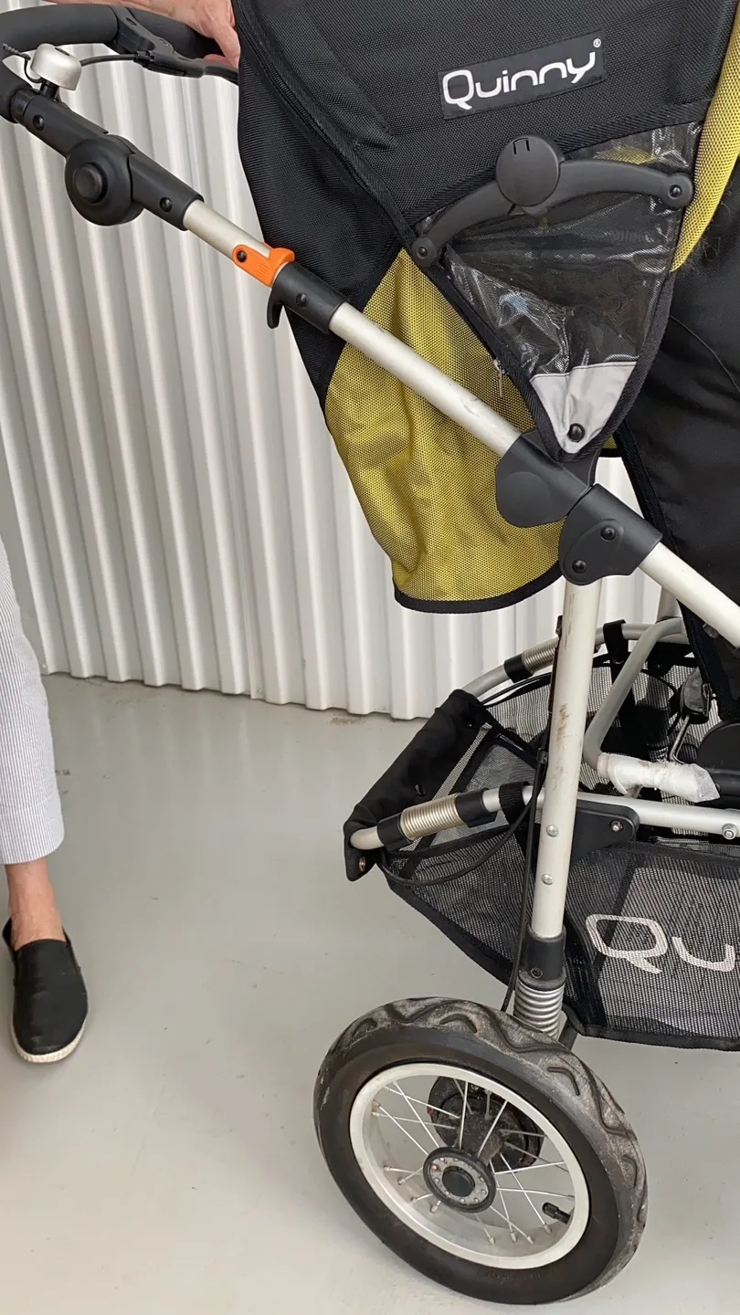 Quinny Stroller - Neon & Black image indicator(2)