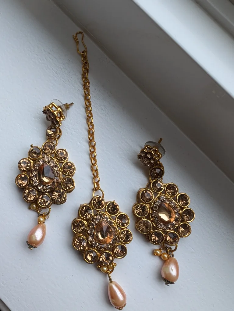Gold-toned Indian Jewellery Set thumbnail