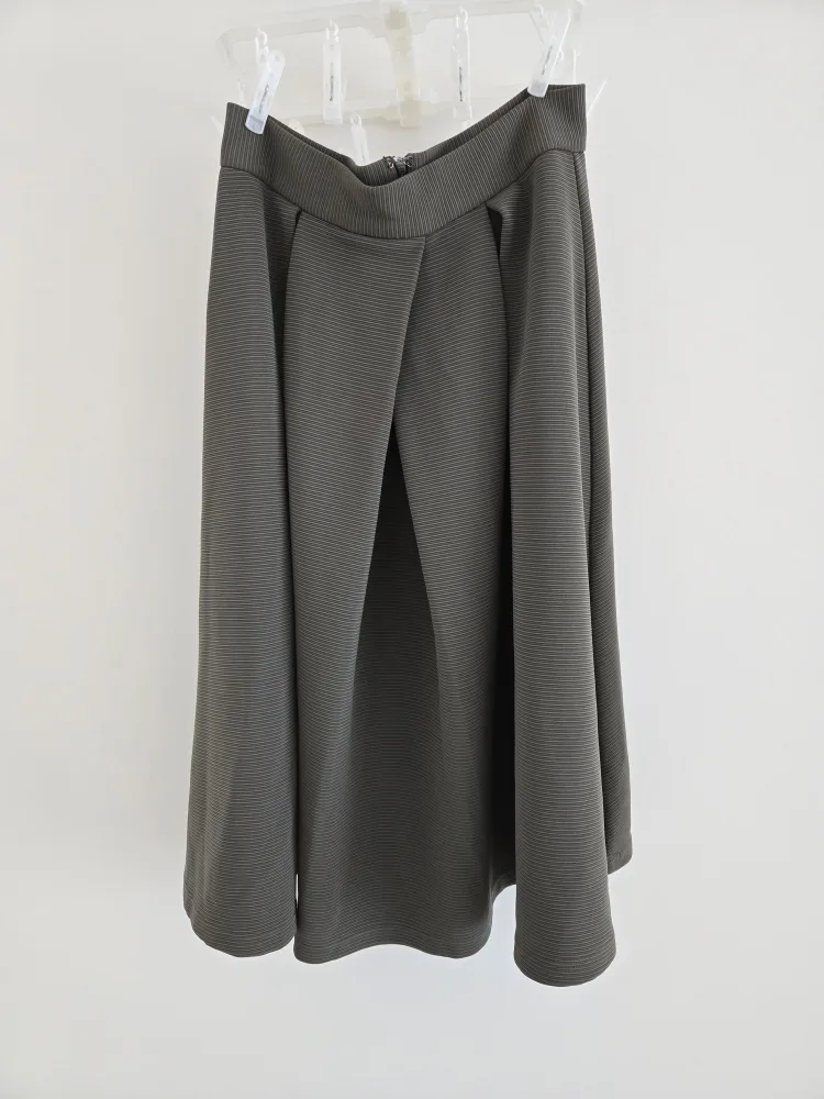 Olive Green Ribbed Skirt image indicator(3)